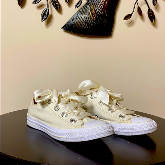 cream converse laces